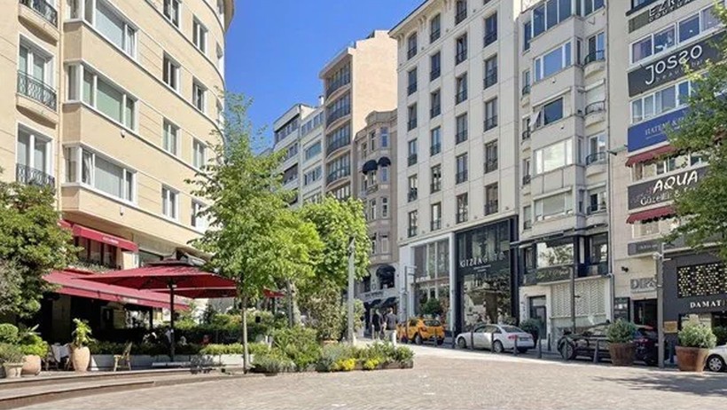 İstanbul'un en pahalı caddesi... Ne İstiklal ne Bağdat Caddesi. Kirası metrekare başına 250 dolar