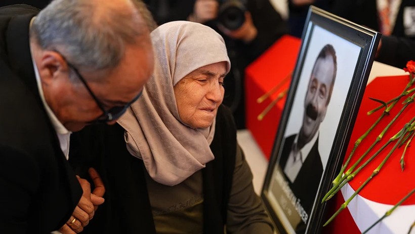 Meclisin nüktedan yüzü Sırrı Süreyya Önder'e son veda! Gözyaşları sel oldu - Resim : 4