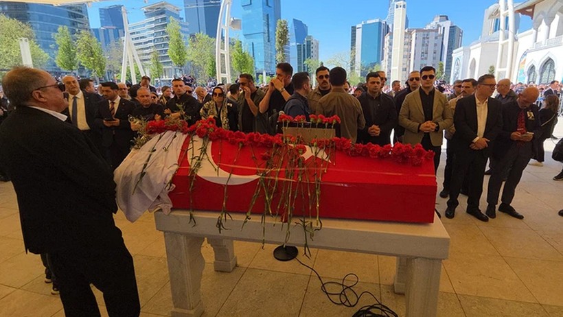 Meclisin nüktedan yüzü Sırrı Süreyya Önder'e son veda! Gözyaşları sel oldu