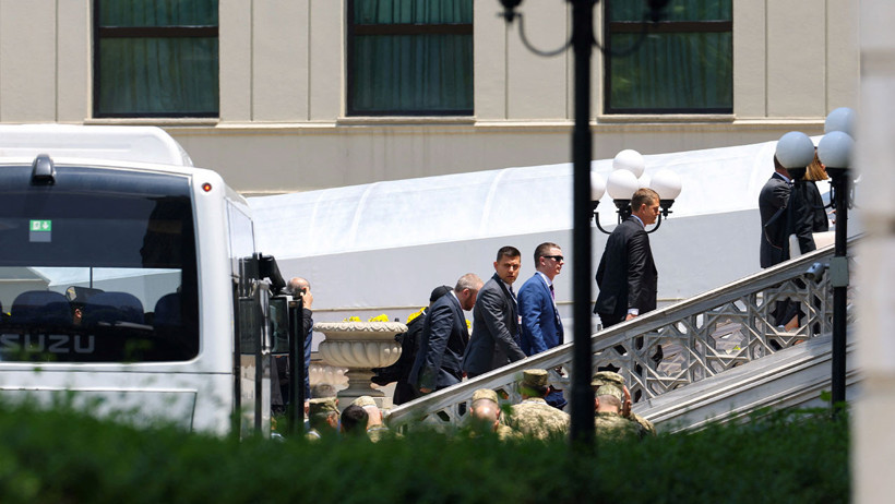 Çırağan Sarayı'nda barış mesaisi! Rusya ve Ukrayna ateşkes görüşmesi sona erdi. İşte yapılan ilk açıklamalar...