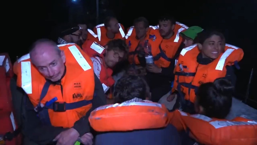 İsrail ordusu Madleen yardım gemisine saldırdı! İçinde Türk aktivistler de var. Kimyasal sıvı attılar