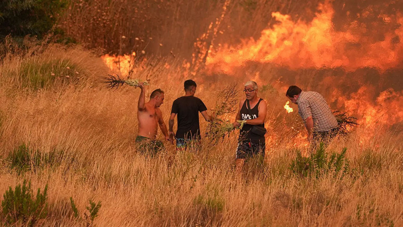 İzmir'de büyük yangın! Otoyol çıkışları trafiğe kapatıldı - Resim : 4