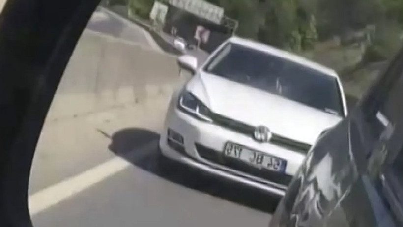 Yer: Sakarya! Yangına giden itfaiye ekiplerine yol vermedi, dakikalarca sol şeridi kapattı