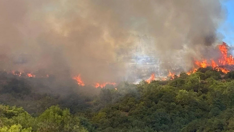 Orman yangınlarıyla mücadele: 3 mahalle tahliye edildi