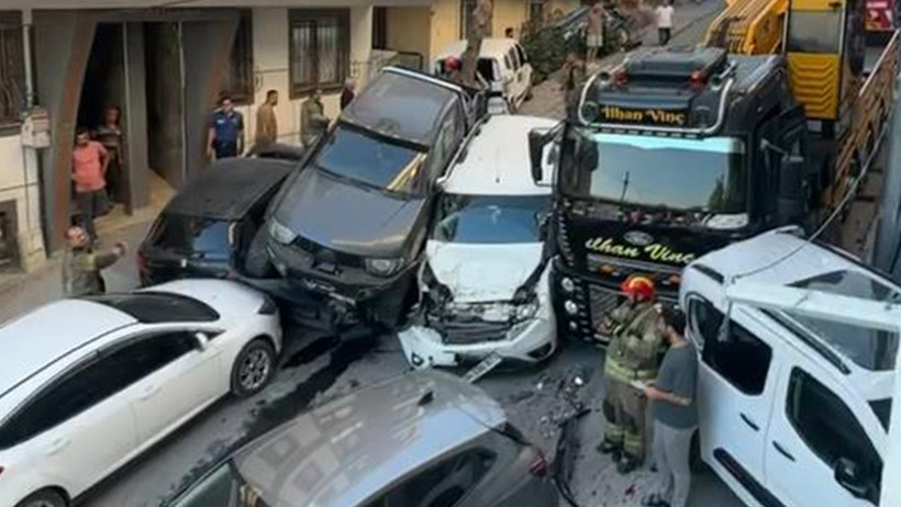 Kontrolden çıkan vinç korkuttu! Araçları sürükledi.. O anlar saniye saniye kaydedildi