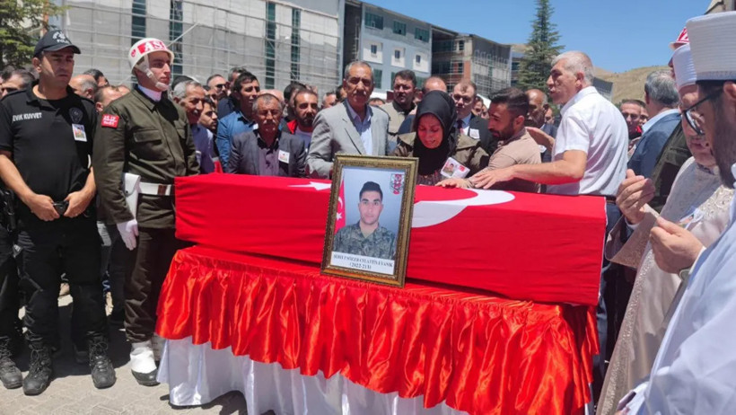 12 şehidimiz son yolculuğuna uğurlandı! Cenaze töreninde duygusal anlar