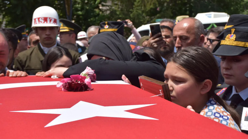 12 şehidimiz son yolculuğuna uğurlandı! Cenaze töreninde duygusal anlar - Resim : 2