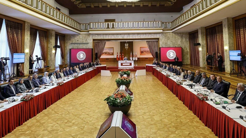 "Terörsüz Türkiye" komisyonunda tarihi gün! '' Silah bırakma süreci pazarlığın sonucu asla değildir'' - Resim : 2