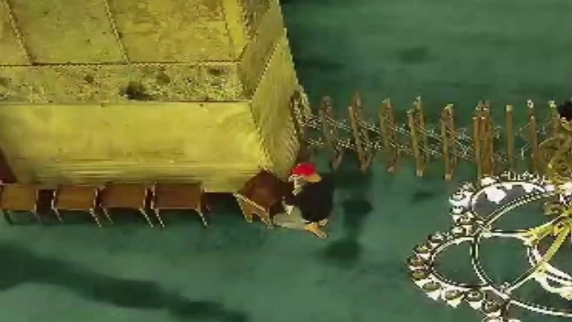 Ayasofya'yı kundaklama girişimi! O şahıs sonunda tutuklandı: Kırmızı şapkasıyla gizlendiği görüntüler ortaya çıktı