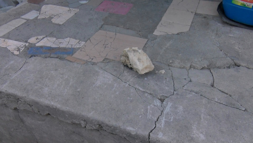 Bidon kan çıkarttı! 58 yaşındaki kadın baba ve oğlu tarafından darbedildi - Resim : 2