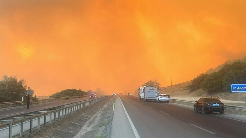 3 ilde alevlerle mücadele! Kara yolu ulaşıma kapatıldı - Resim : 3