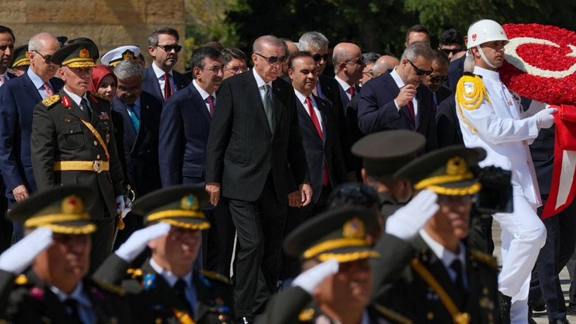 Devlet erkanı Anıtkabir'de! Erdoğan, Anıtkabir Özel Defteri'ni imzaladı: Emanetiniz emin ve ehil kadrolarda