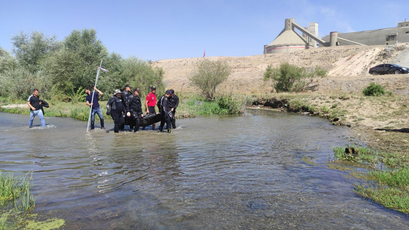 Trafiğe kapalı yolda facia! Karasu Çayı'na düşen İlknur'dan haber var