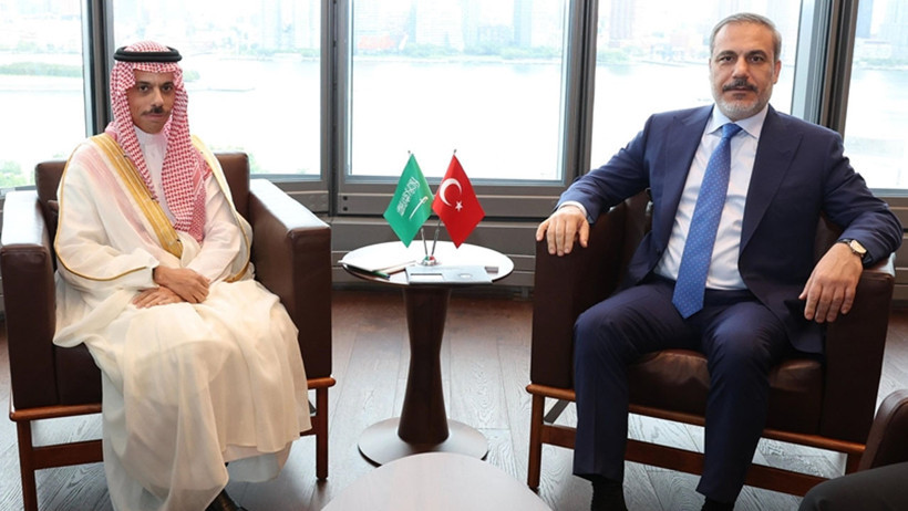 Bakan Fidan, Katar Başbakanı ve Suudi Arabistanlı mevkidaşıyla görüştü - Resim : 2