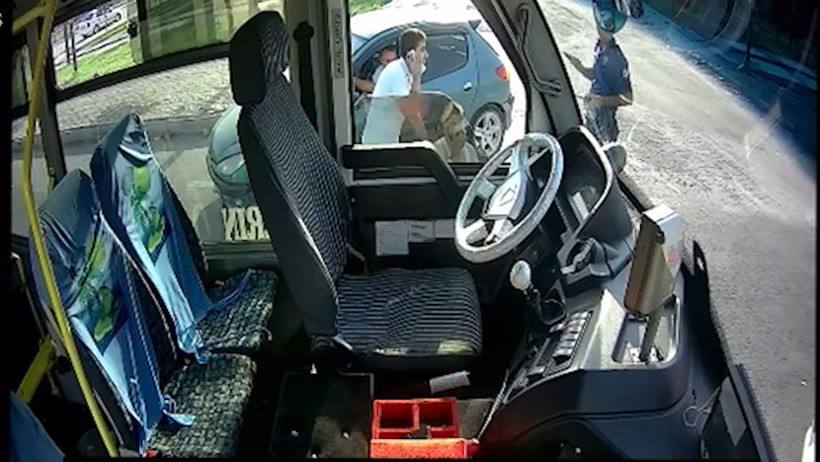Trafik magandası dehşet saçtı! Halk otobüsü şoförünü camdan bıçakladı - Resim : 5