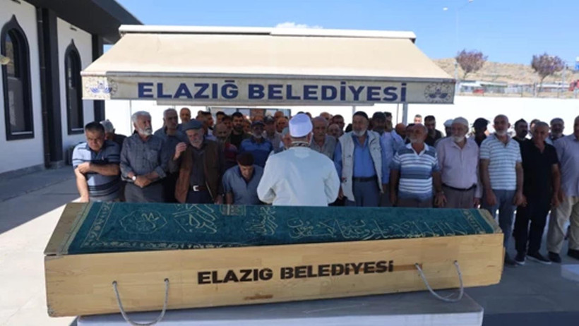 Emekli maaşını çekmeye çıktı! Yarım saat arayla 2 kez araba çarptı!