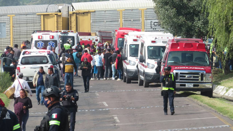 Katliam gibi kaza! Trenle yolcu otobüsü çarpıştı: Çok sayıda ölü ve yaralı var