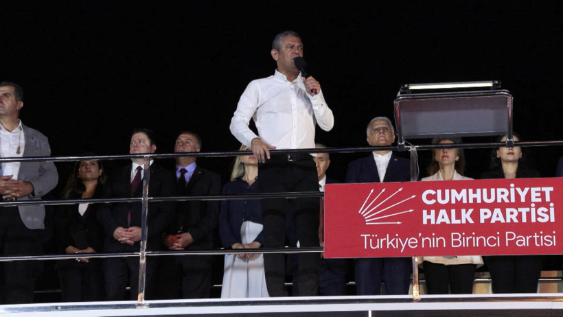 Özgür Özel Kadıköy'de konuştu: Meydanı emekçilere geri vereceğiz