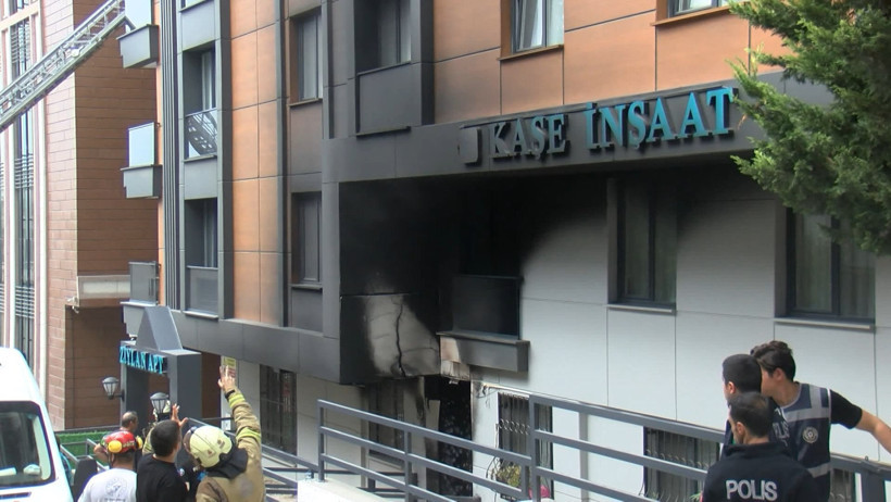 Küçükçekmece'de 5 katlı binada yangın! Ölü var - Resim : 4