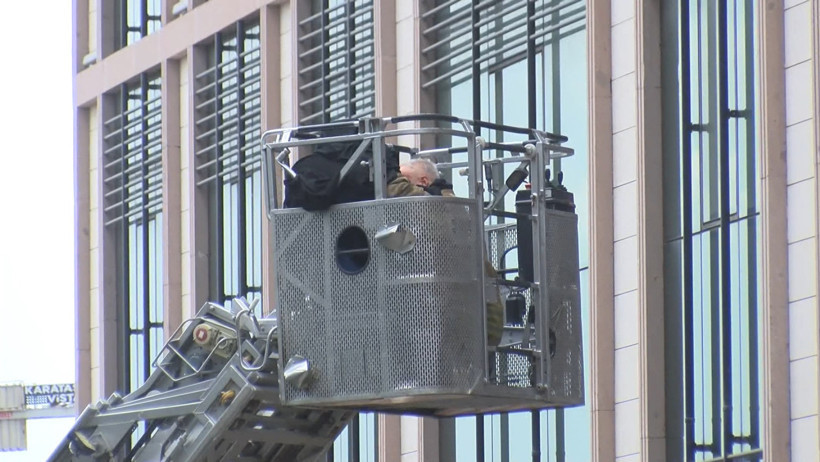 Küçükçekmece'de 5 katlı binada yangın! Ölü var - Resim : 5