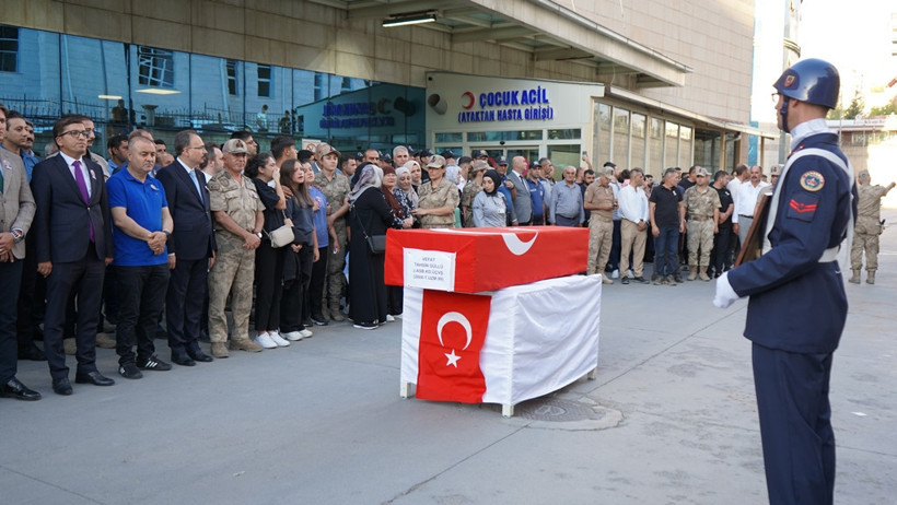 Karakol komutanı gözyaşlarıyla toprağa verildi! - Resim : 3