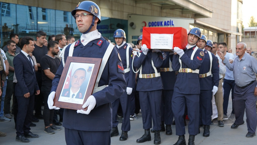 Karakol komutanı gözyaşlarıyla toprağa verildi! - Resim : 2