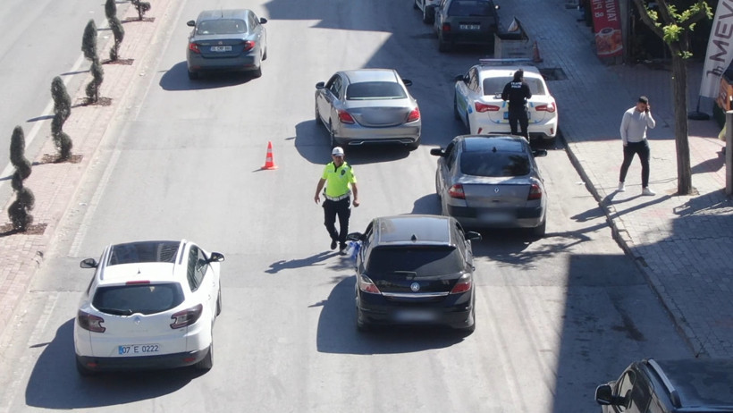 Uyanıklığı işe yaramadı! Drondan kaçamayan sürücüye ceza! - Resim : 2