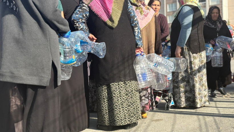 Başkentte çile! Bidonlarla kuyruğa girdiler - Resim : 3