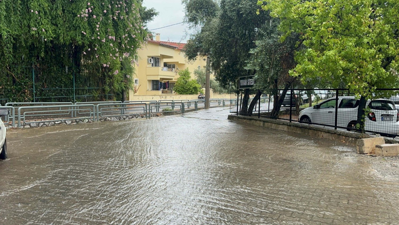 Marmaris'te sağanak yağış hayatı felç etti! - Resim : 3