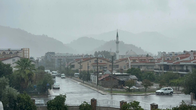 Marmaris'te sağanak yağış hayatı felç etti! - Resim : 2