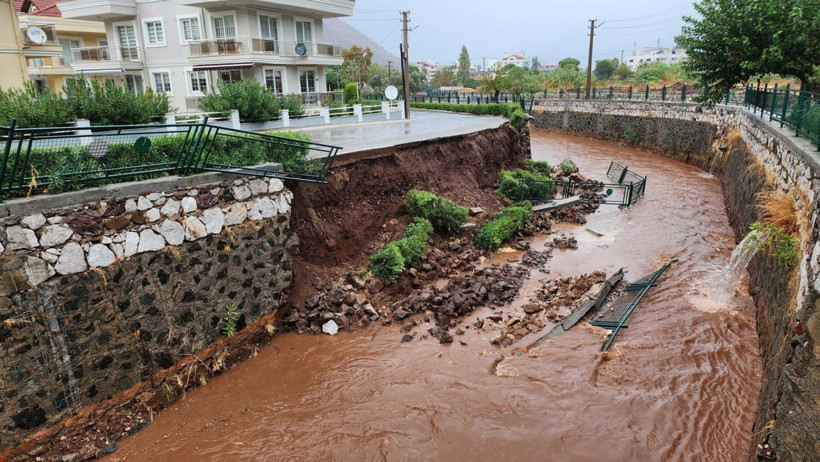 Marmaris'te sağanak yağış hayatı felç etti! - Resim : 5