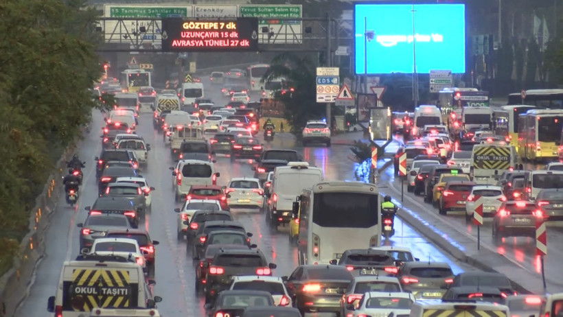 İstanbul'da trafik durma noktasına geldi