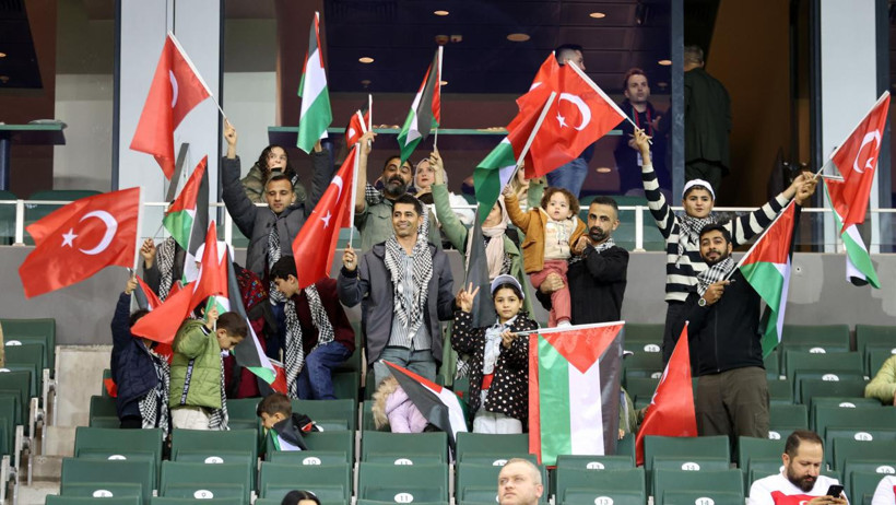 Milli Takım'dan Filistinli çocuklara destek: Birlikte seremonide yer aldılar