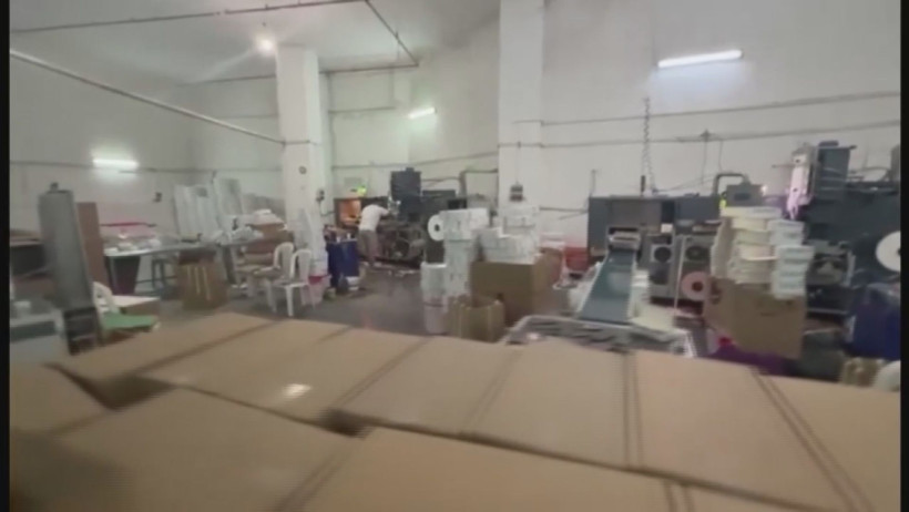 Kaçak sigara imalathanesine eş zamanlı operasyon! Çok sayıda kişi yakalandı - Resim : 3