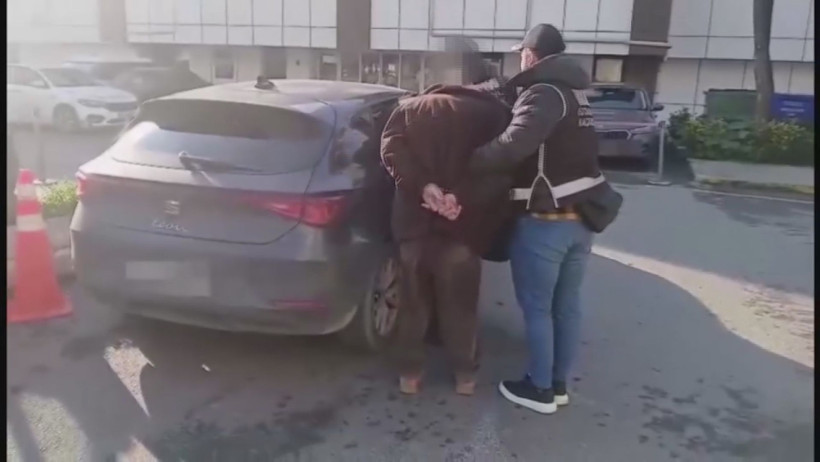 Kaçak sigara imalathanesine eş zamanlı operasyon! Çok sayıda kişi yakalandı - Resim : 2