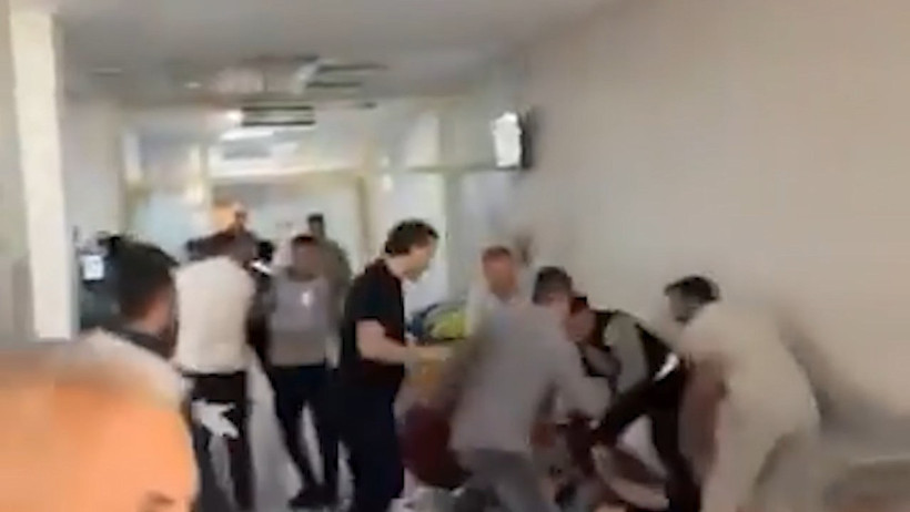 Husumetli aileler hastanede dehşet saçtı! - Resim : 2