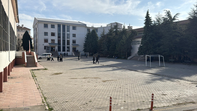 Zehirlenme vakası bitmiyor! Bir öğrenci daha....