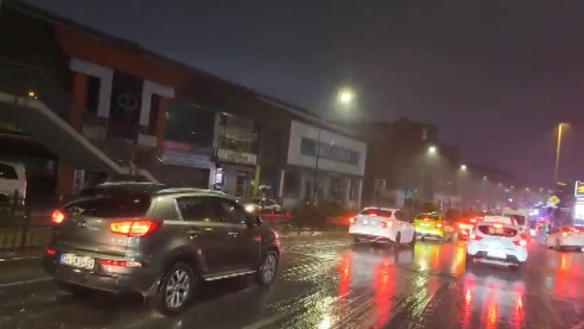 İstanbul'da yağışın etkisiyle trafik kilit! - Resim : 3