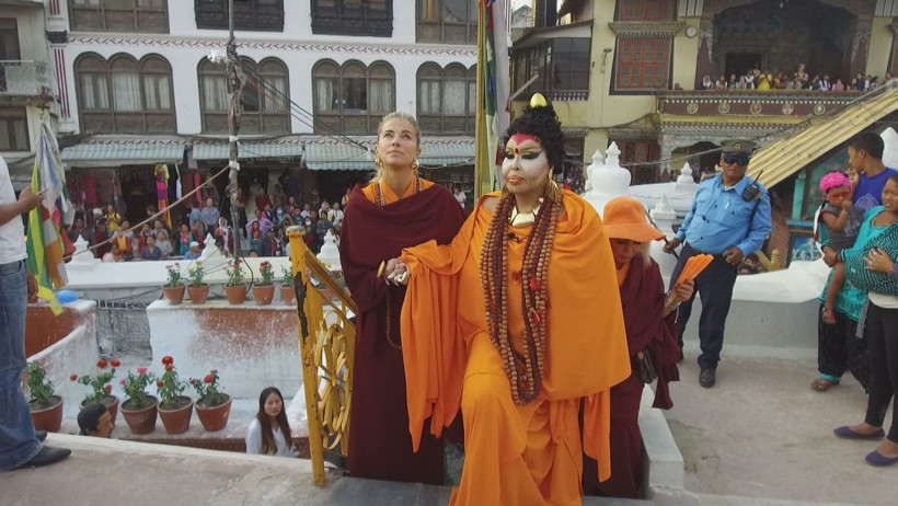 Bülent Ersoy'u 'Buda' zannettiler, ayağına kapandılar