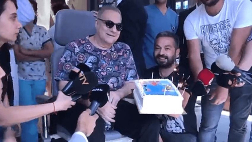 Gözyaşlarını tutamadı... Mehmet Ali Erbil taburcu oldu!