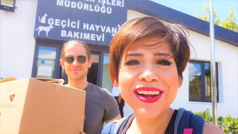 Aydilge hayvan severlerin takdirini topladı - Resim : 2