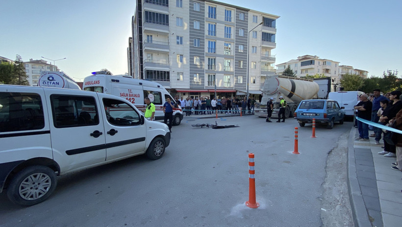 Çorum'da kahreden kaza! Bisiklet süren çocuk tırın altında kaldı… O anlar anbean kaydedildi