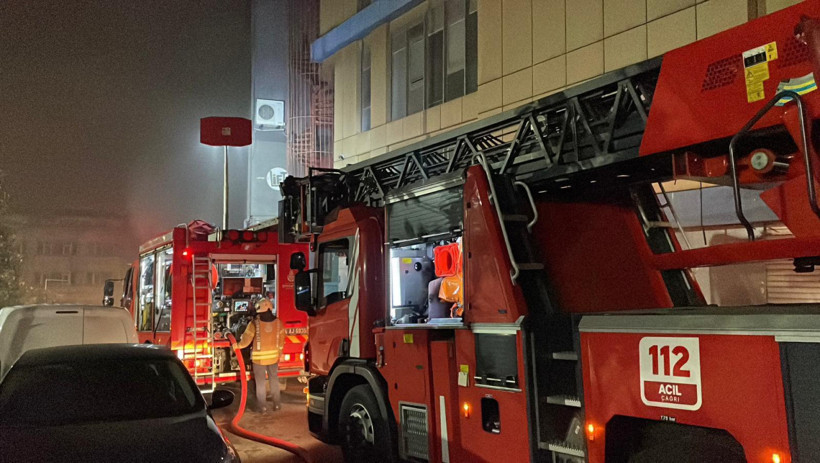 Matbaa deposunda korkutan yangın! - Resim : 4