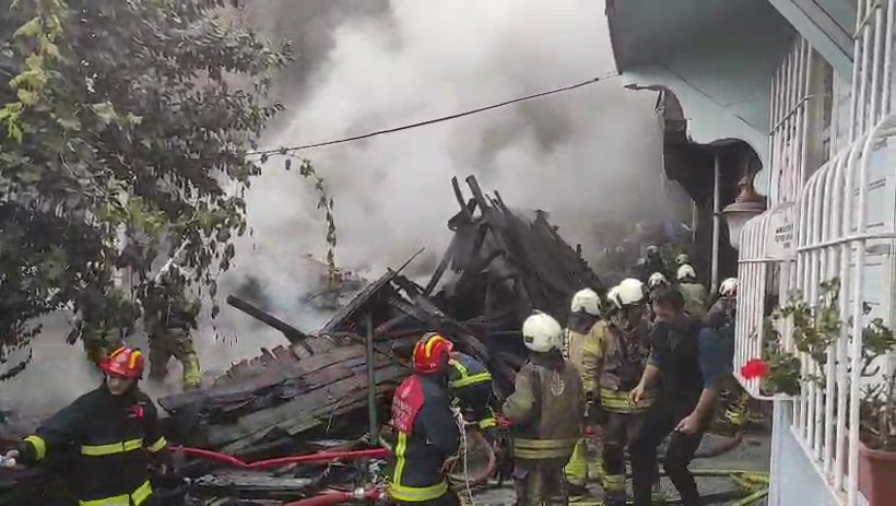 Boğaz’da yangın paniği! Ünlü oyuncu Şebnem Bozoklu'nun evini de alevler sardı - Resim : 2