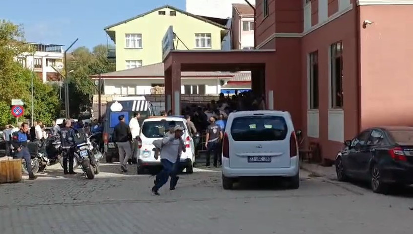 Zabıta Amirliği'nin önünde yumruklu dehşet!