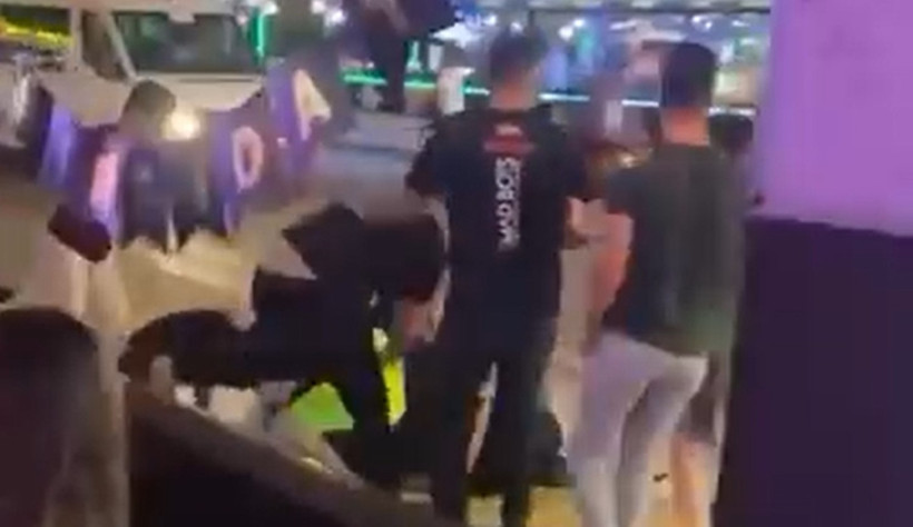 Marmaris'te skandal görüntüler! Mekan çalışanları kadınları darp etti!