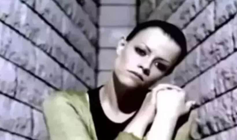 Oyuncu Demet Özdemir'in ablası da ünlü çıktı - Resim : 2