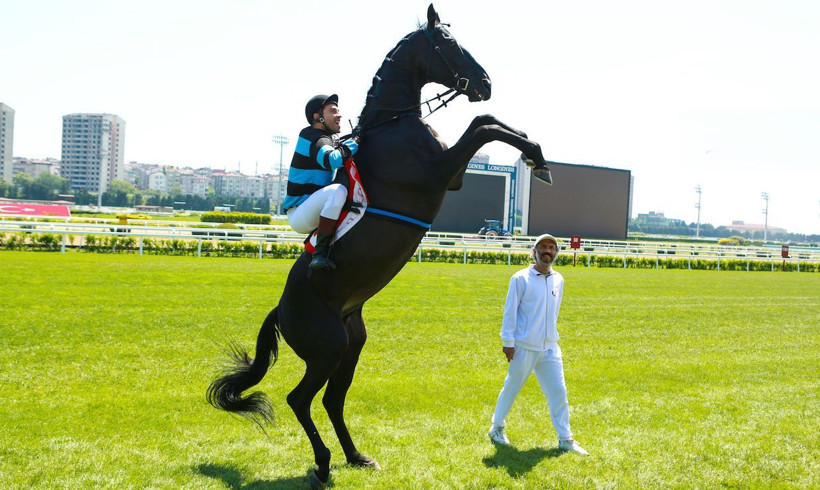 Oyunculuktan jokeyliğe! Ekin Koç, Şampiyon'u anlattı - Resim : 2