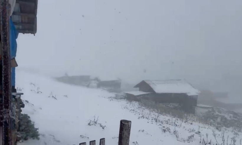 Yüksek kesimler beyaz gelinliğini giydi! - Resim : 2