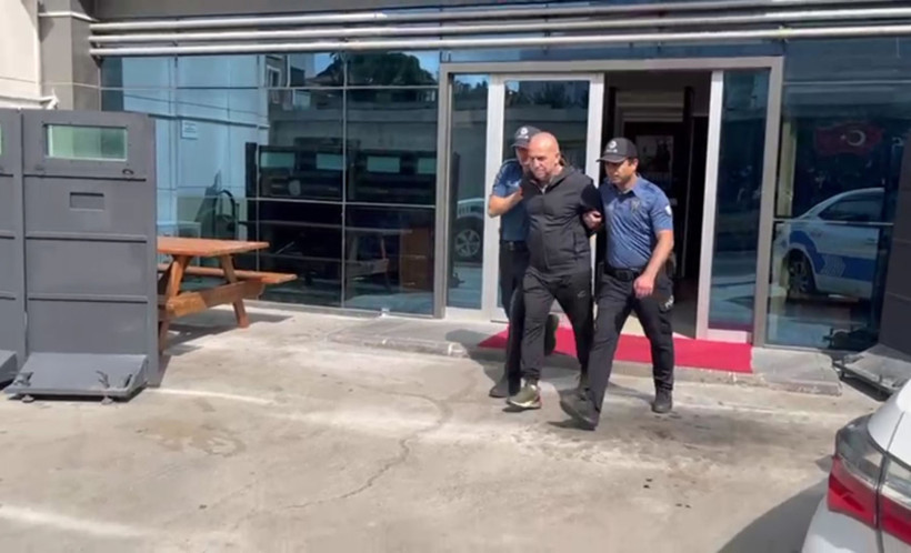 Marmaray'da maganda dehşeti!  İki çocuğunun yanında saldırıp burnunu kırdılar